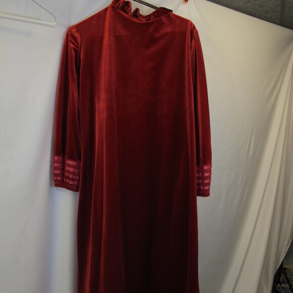 Gilligan & O’Malley red velvet long robe L/XL - Picture 4 of 6